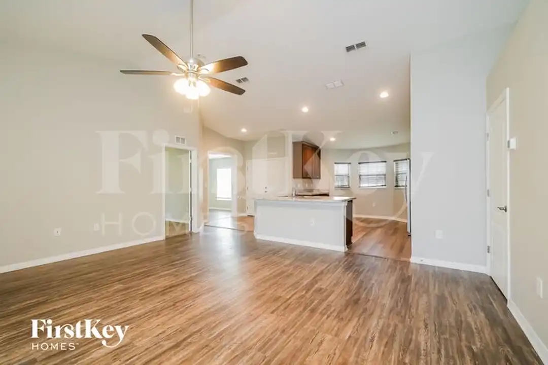 109 Solis Dr - View 3