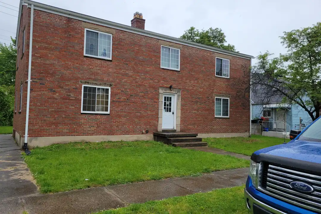35 N Wright Ave – photo 1 of 5