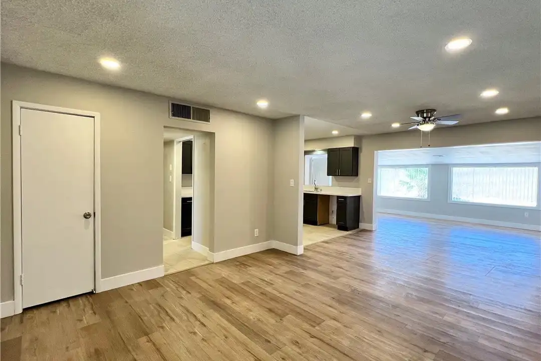 2017 Bracken Ave - View 6