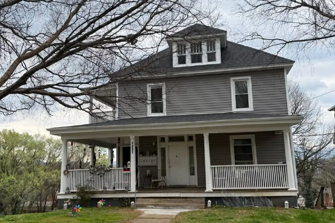1802 Patterson Ave SW – photo 1