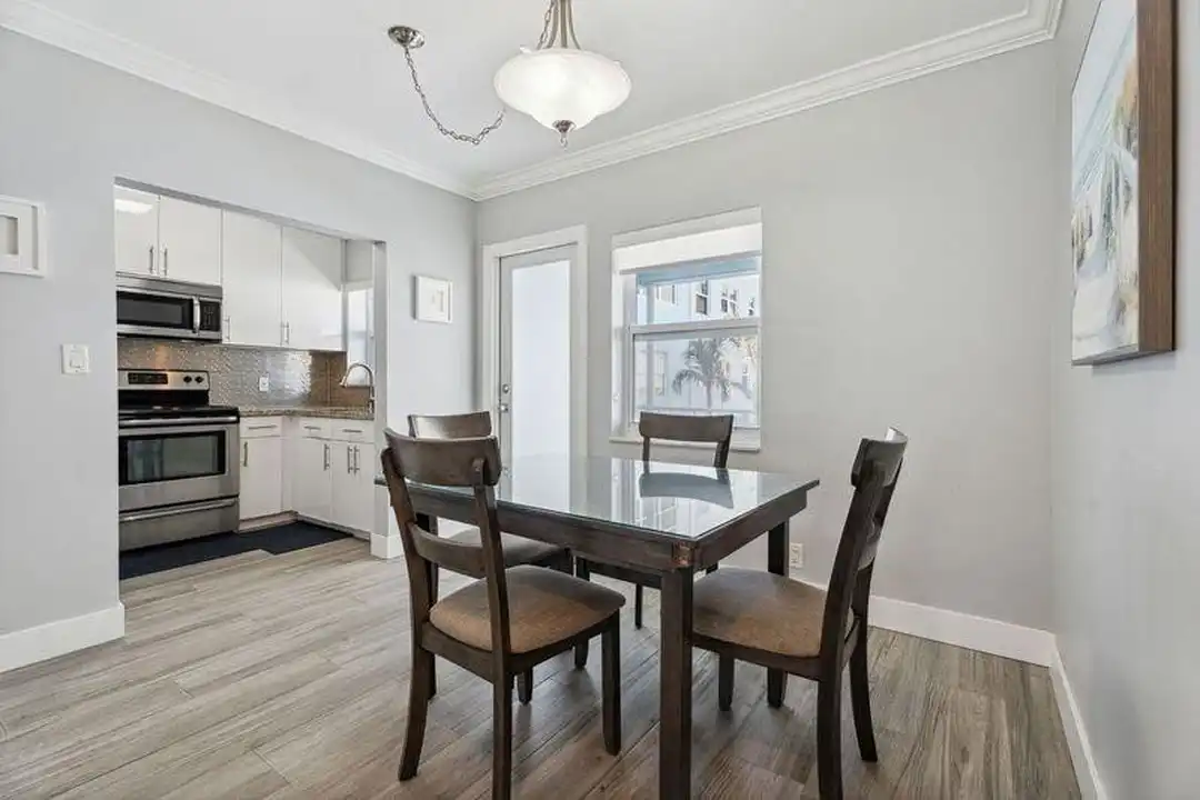 315 Van Buren St unit 205b - More