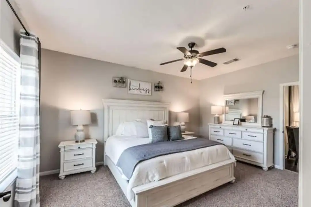 5402 FM 1488 unit 1488 # 5476 - More