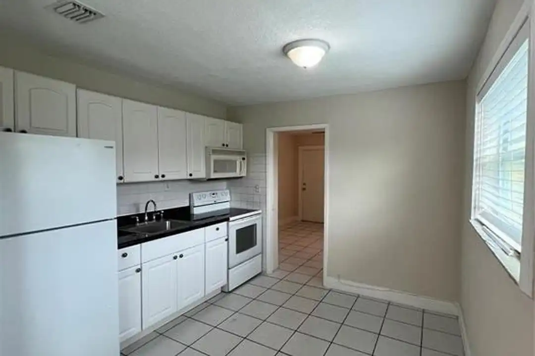 House in Davie - View 5