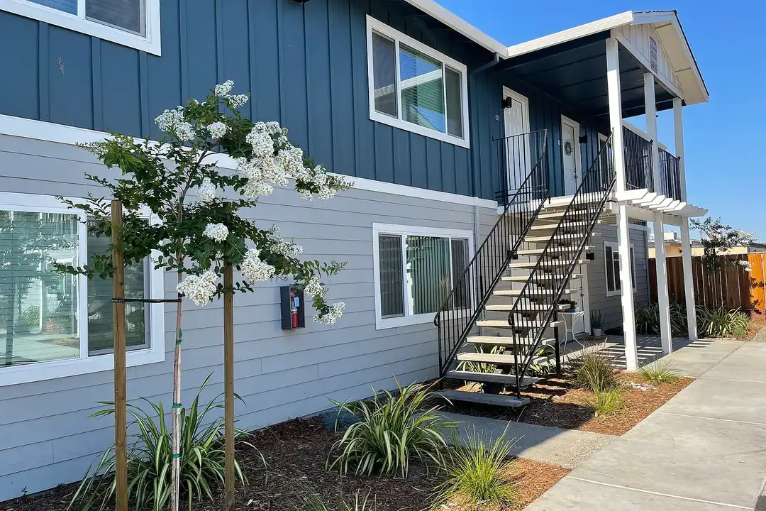 Sutter Commons Apartments - View 4