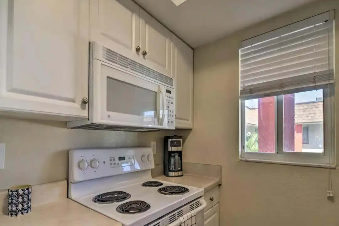 2704 2nd St - View 4