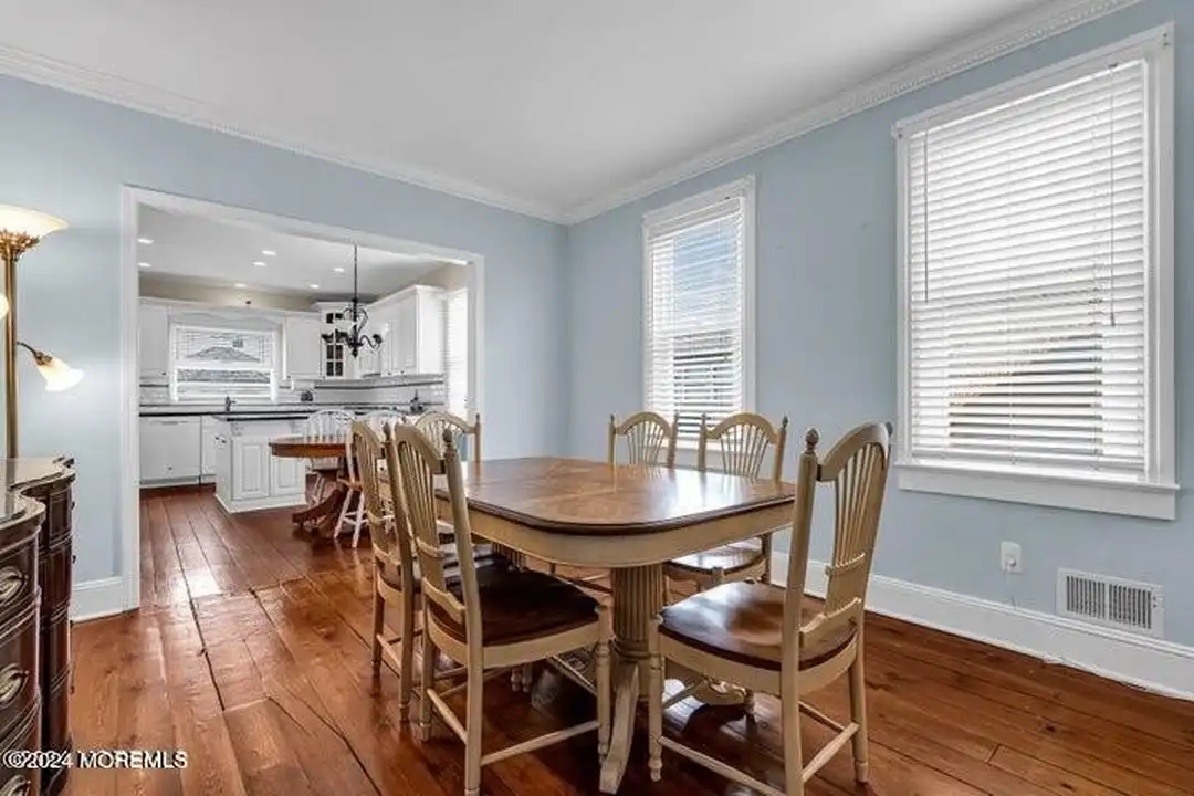 House in Lavallette - More