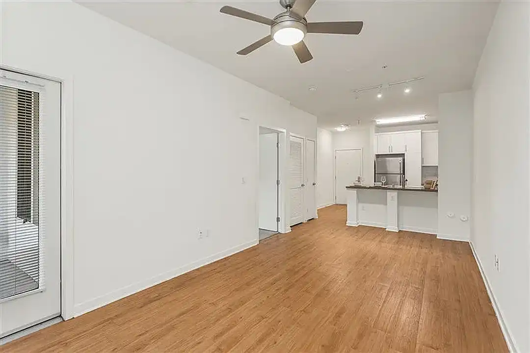 Apartment in Los Angeles, Warner Center, Woodland Hills-Warner Center Neighborhood Council District - View 3