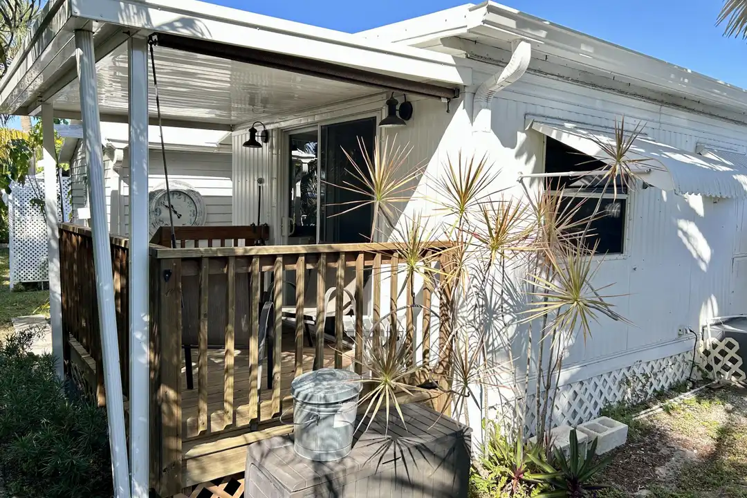 425 Bougainvilla Dr - More