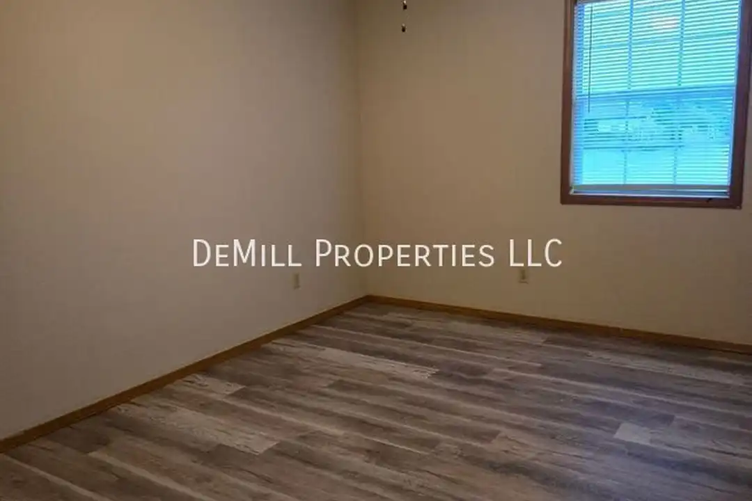 2003 S 18th Ave - View 6