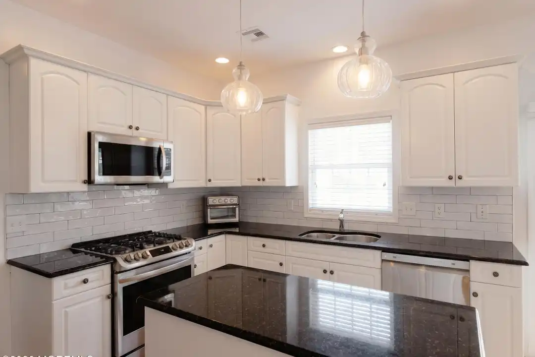 979 Ocean Ave - View 4