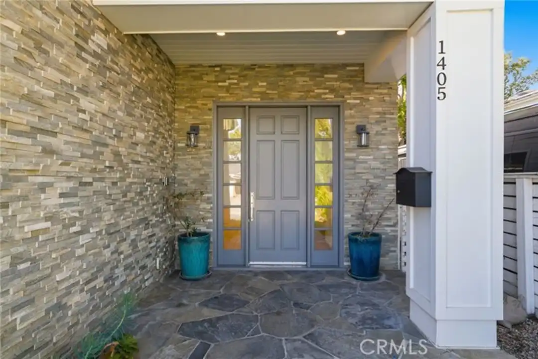 1405 Oak Ave - View 3
