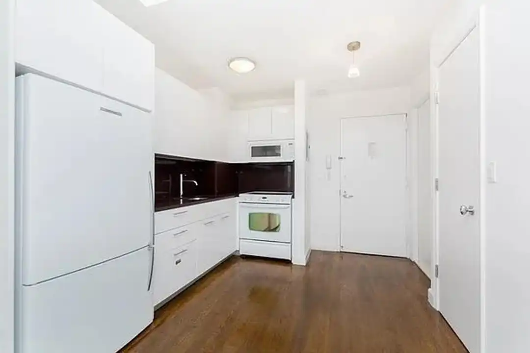 212 W 91st St – pohled 5