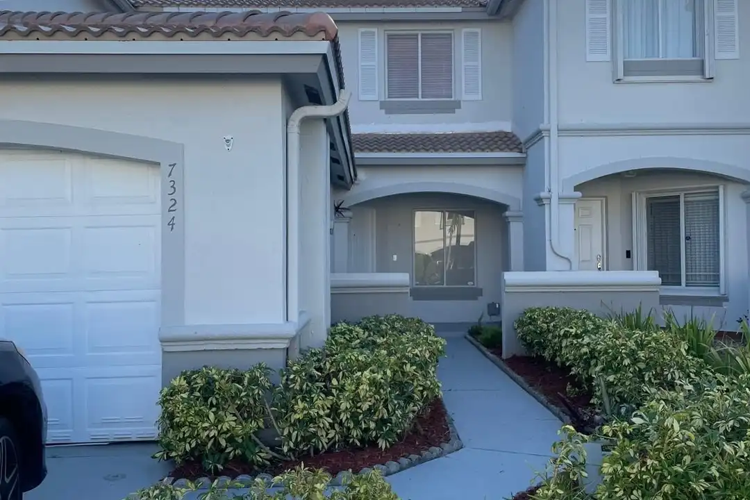 7324 SW 162nd Ct - View 2