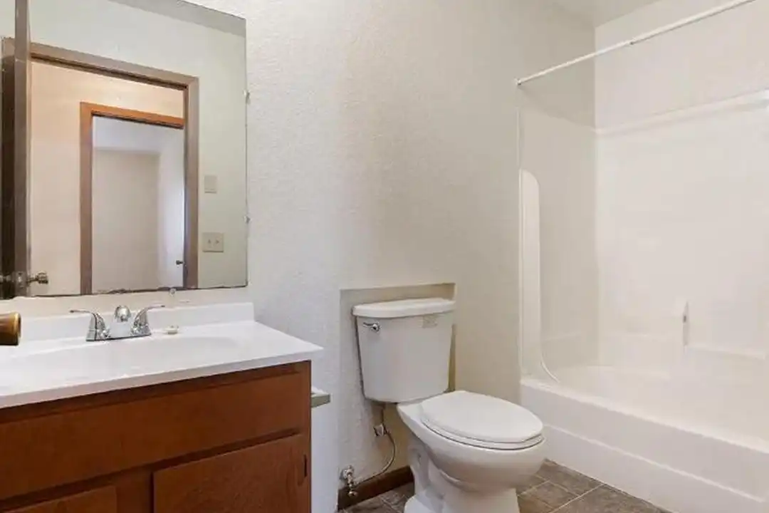 1528 North St – photo 1 of 9
