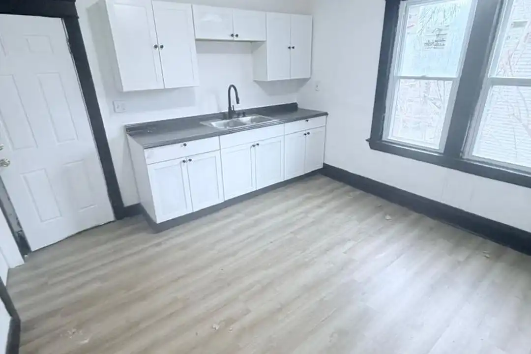 2791 E 127th St unit DOWN – pohled 3