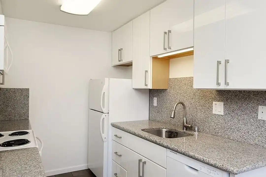 370 Staten Avenue - More