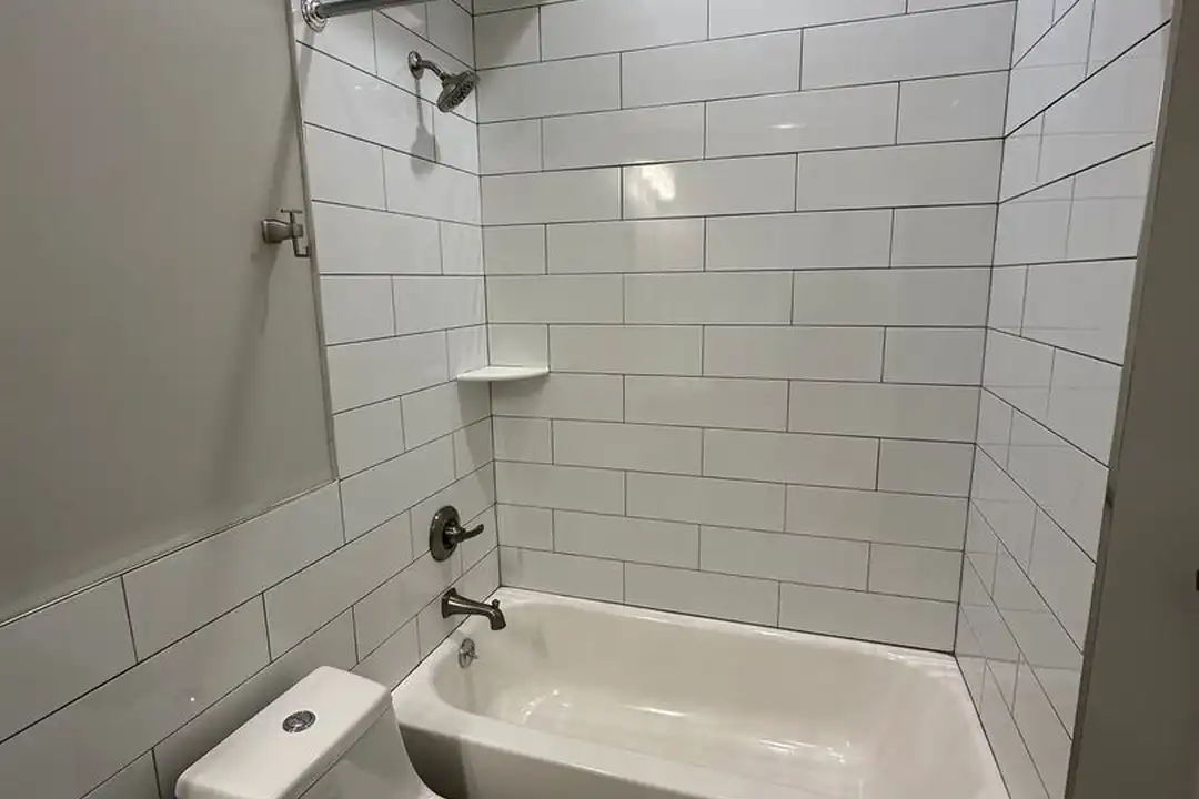 1636-54 W Flora St unit 1D – další