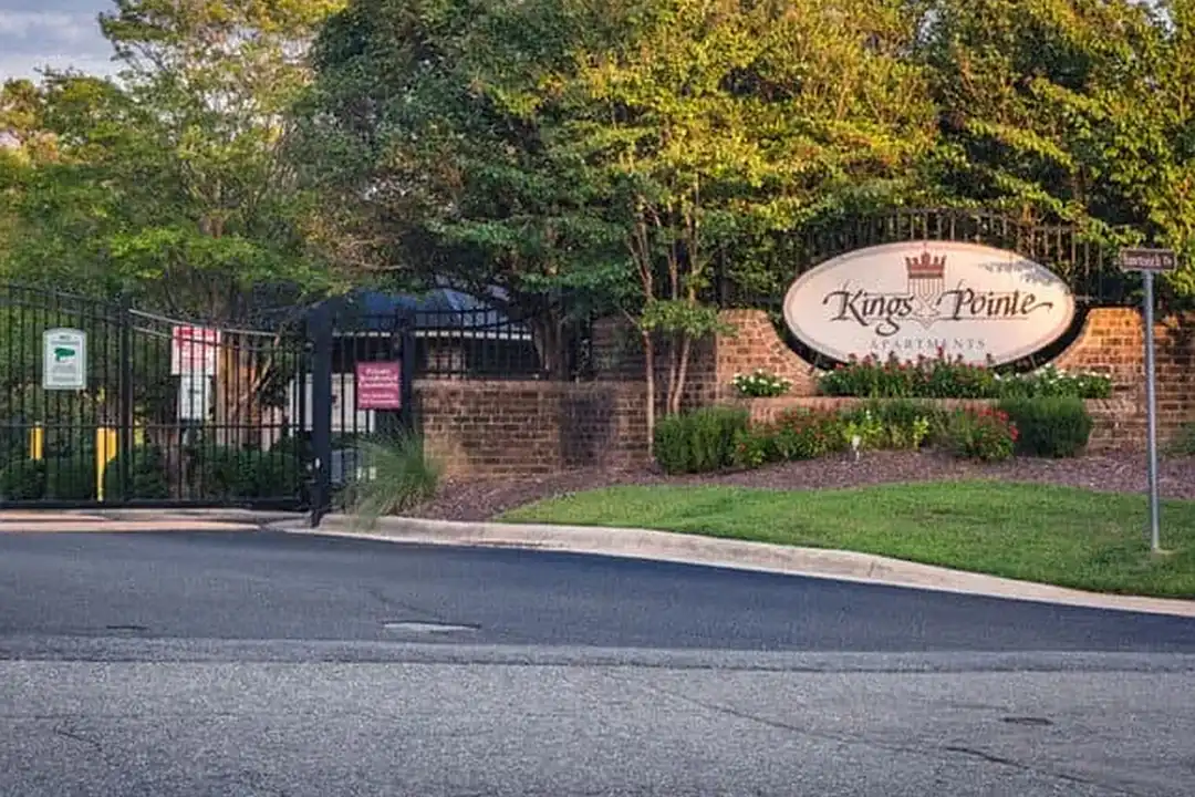 Kings Pointe Apartments – photo 1