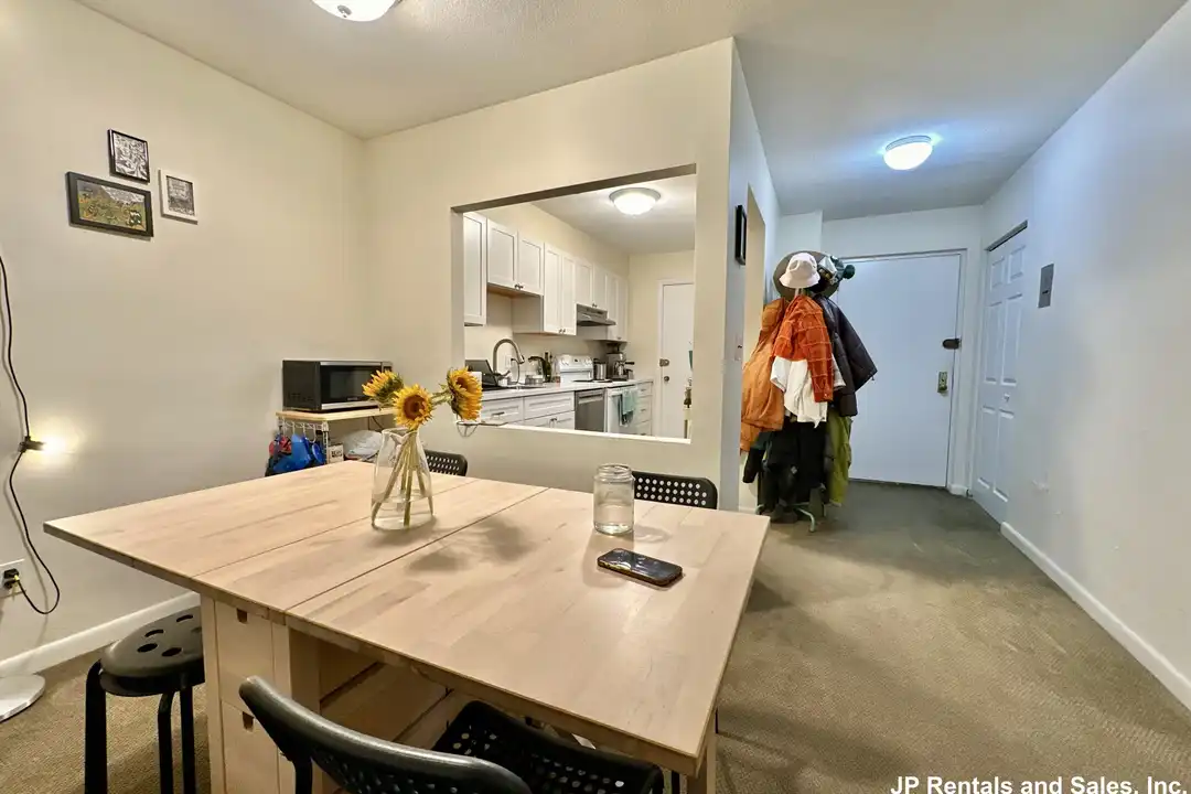 804 Centre St unit 7 - View 4