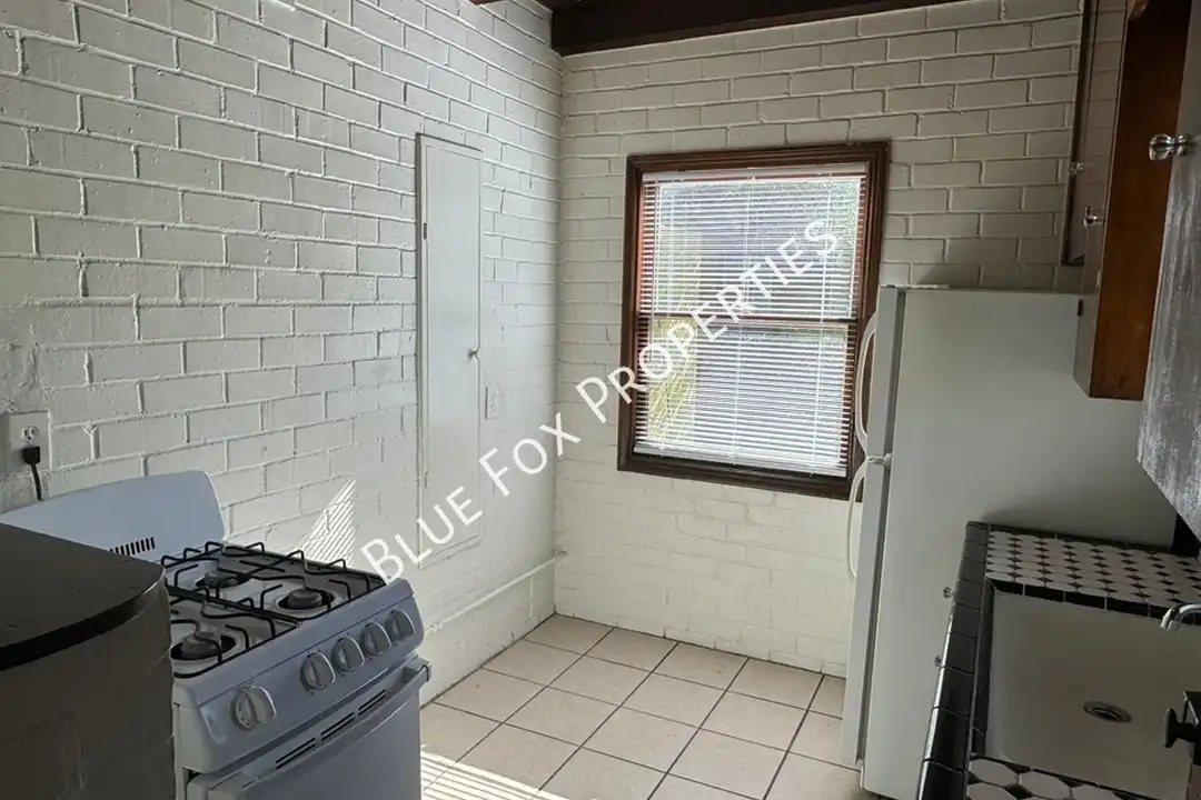 1211 N Jones Blvd - More