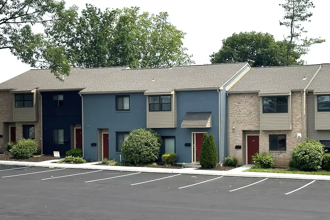 Briarcrest Gardens Townhomes & Apartments - View 4