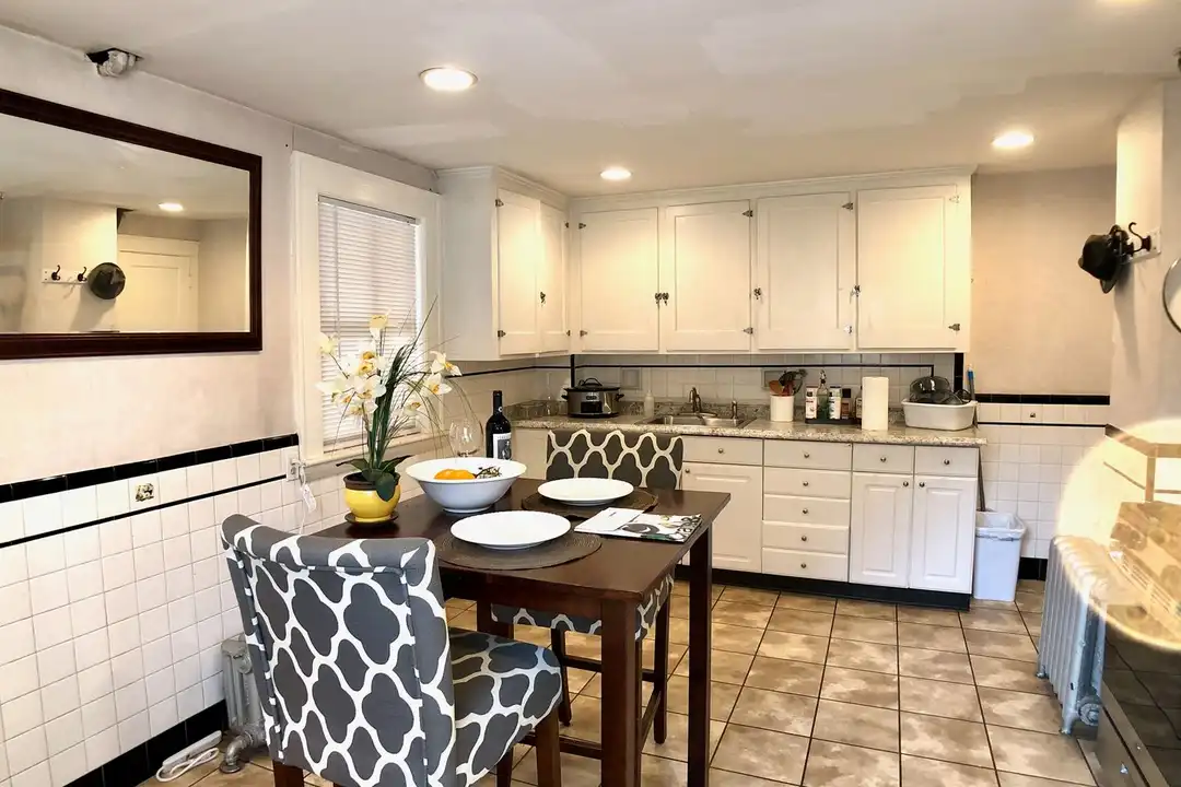 88 Hawthorn St – photo 1
