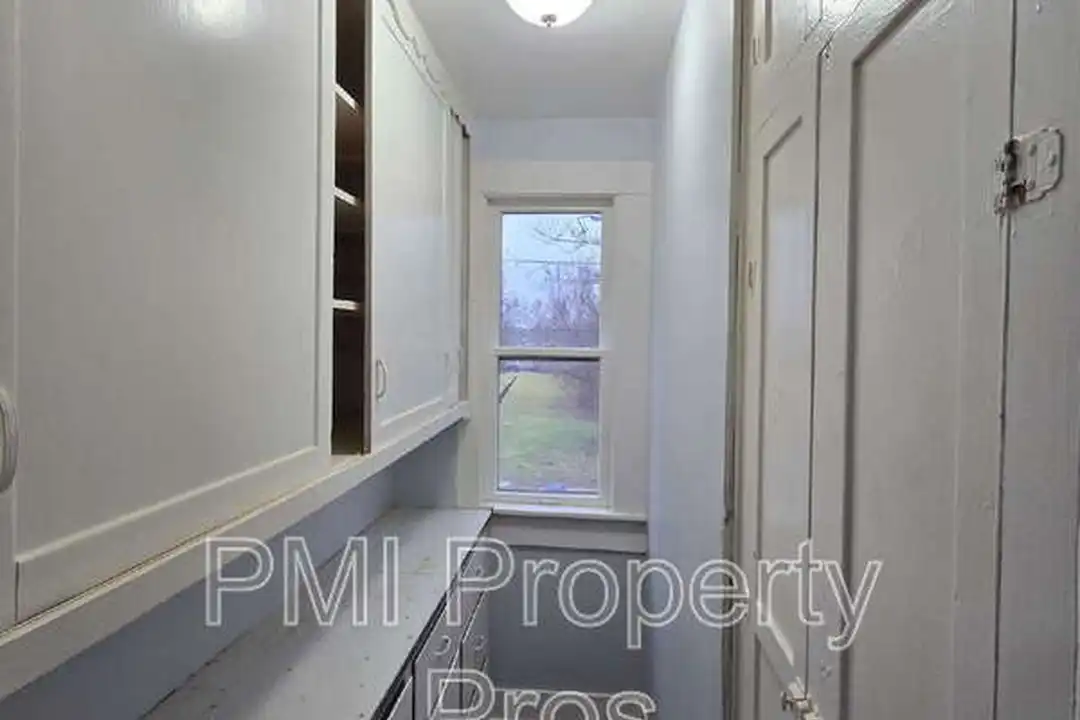 3111 W Walnut St – pohled 3