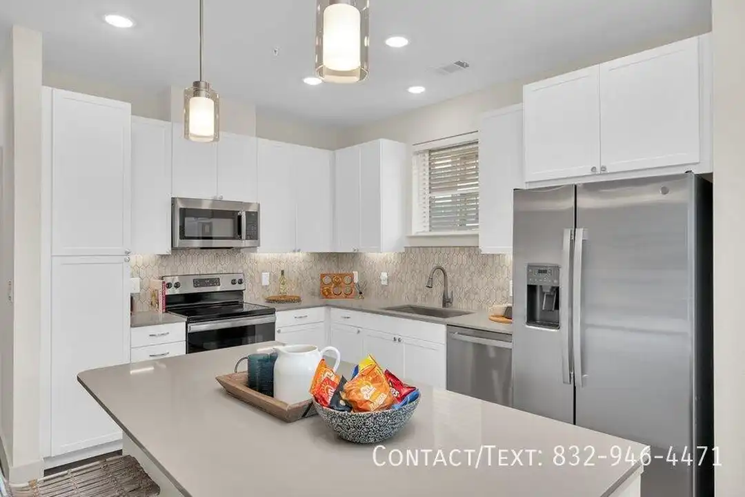 Apartment in Cypress - View 2
