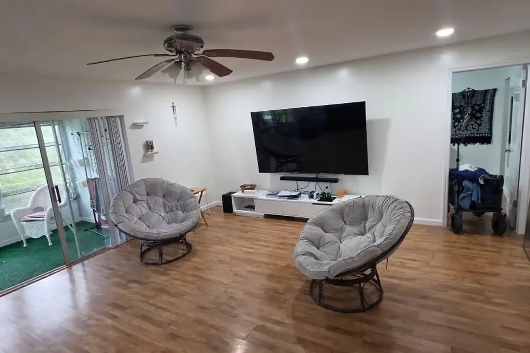 Apartment in Palm Springs - View 3