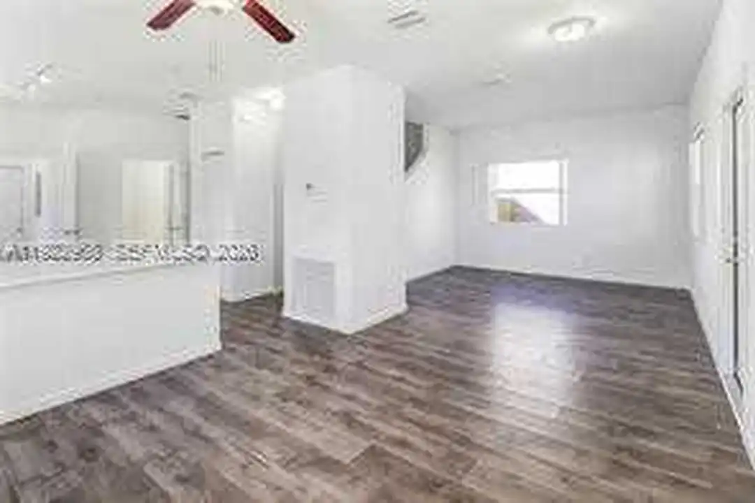 5610 SW 43rd St - View 4