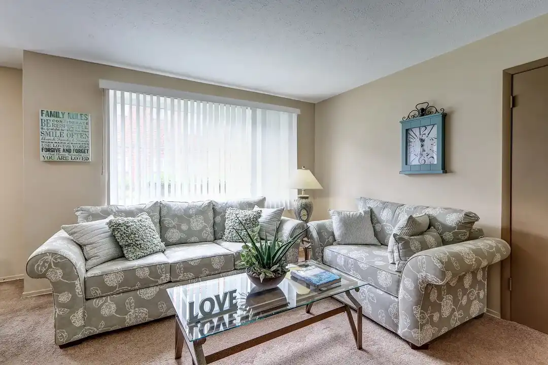 Ellacott Parkway Apartments – photo 1