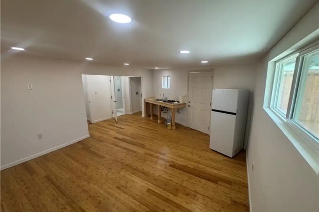 3615 N Mountain View Ave – photo 1
