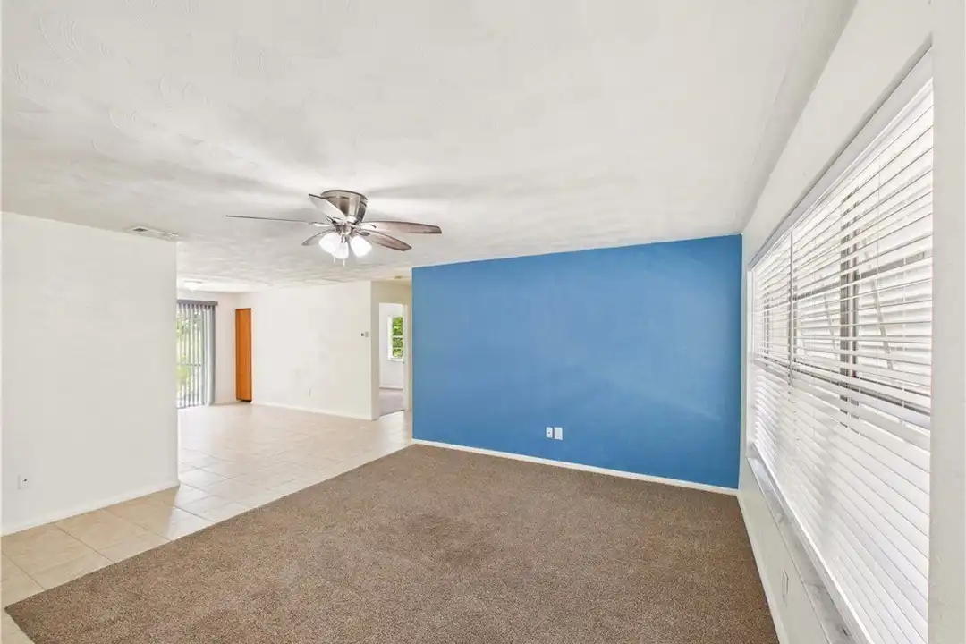 18541 Iris Rd - View 3