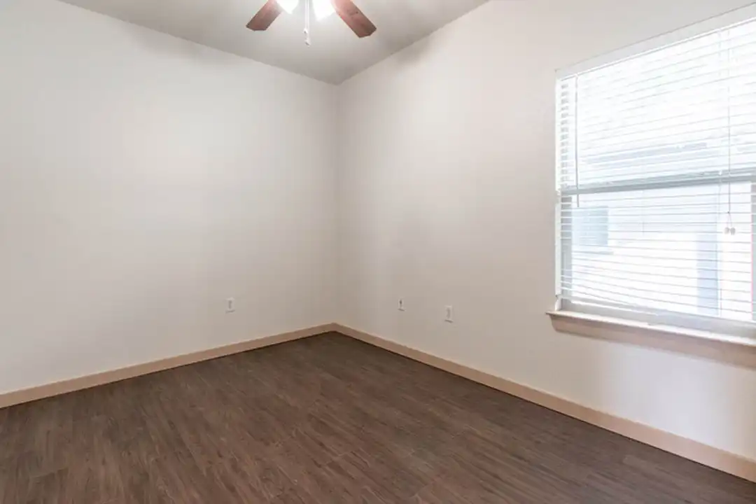 621 Bernard St unit 12 - View 4