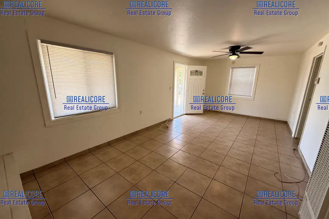 7663 Elm St – photo 1