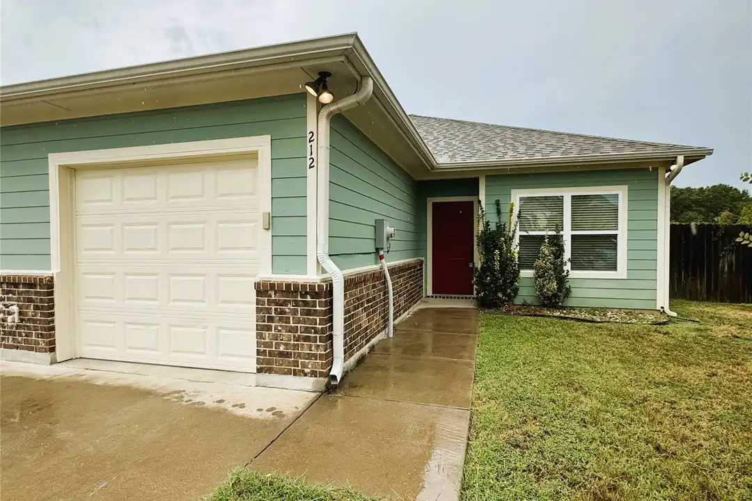 212 Lasso Cir – photo 1 of 19