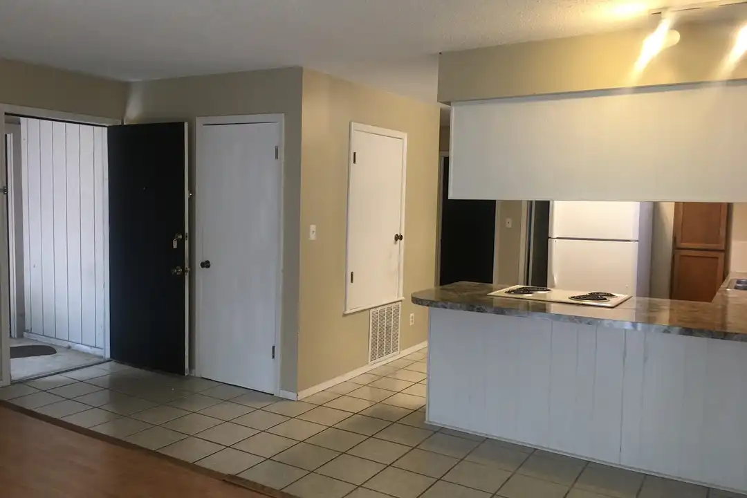 Apartment in Fayetteville - More
