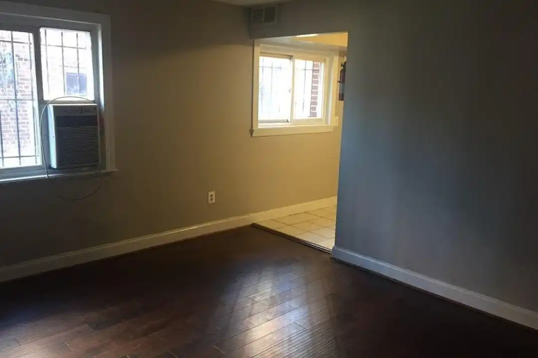 Apartment in Washington - View 2