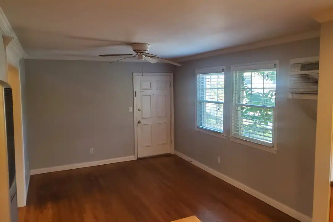 1042 St Charles Ave NE unit 6 - View 3