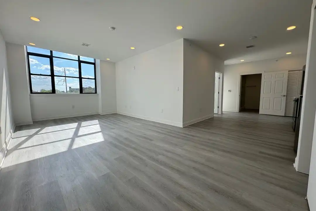 1600 W Hunting Park Ave unit 321 - View 2