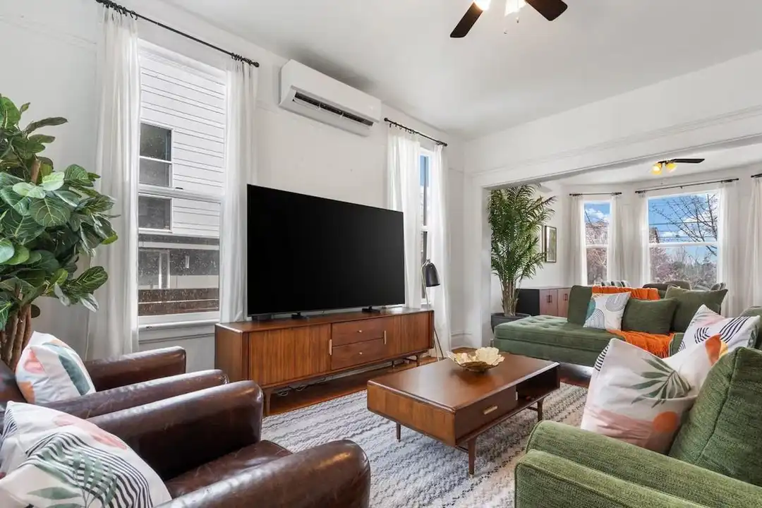 1914 E Jefferson St unit 1324826P - View 2