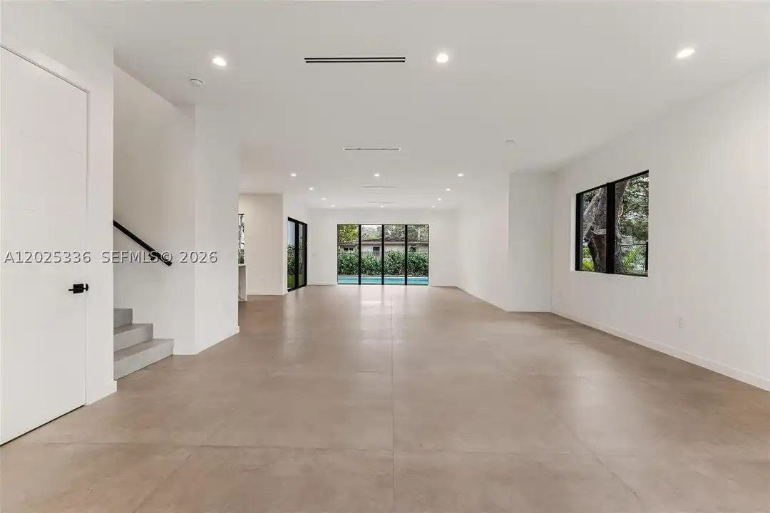 3370 Thomas Ave - View 6