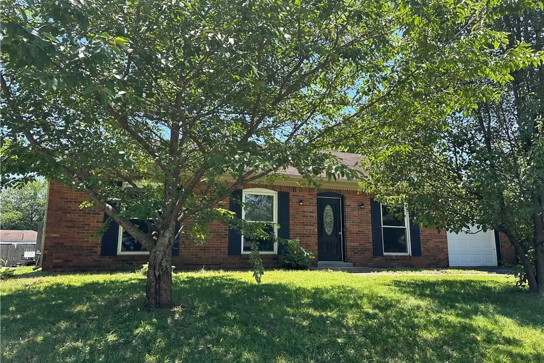 629 Denton Ave – photo 1 of 9