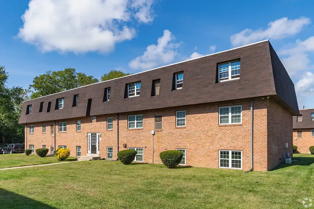 Towne Point Apartments – photo 1 of 13