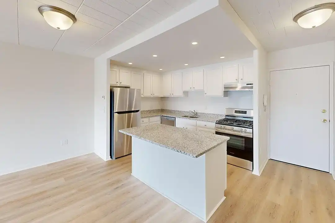 Claybourne Apartments – photo 1