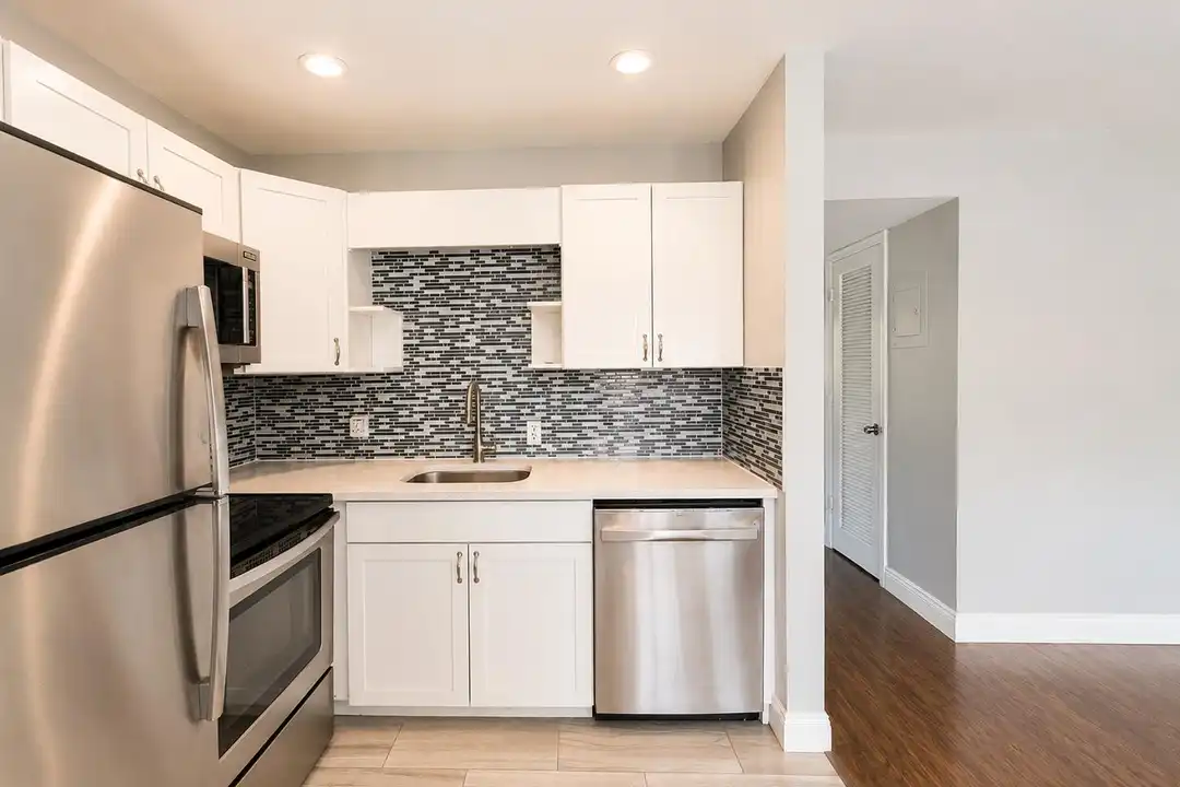 119 Sussex E unit 119 – photo 1