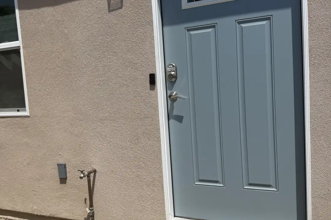 1527 Jasper Ave – photo 1
