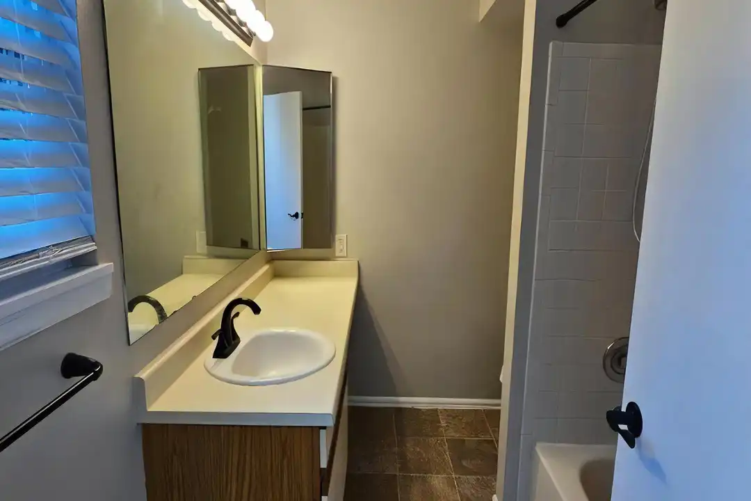 945 Moorings Dr - View 6