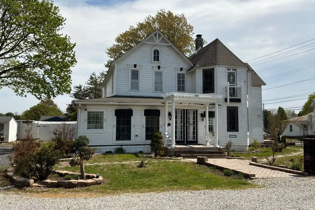 1359 Main St #D4 – photo 1 of 9