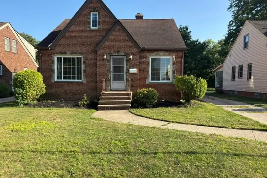 1211 Tuxedo Ave – photo 1